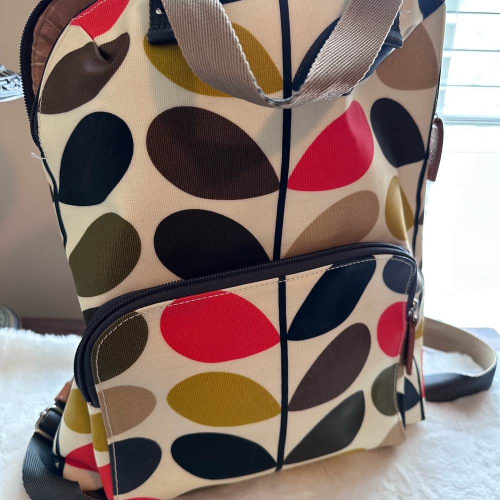 Stylish Multicolor Leaf Pattern Backpack - image 1